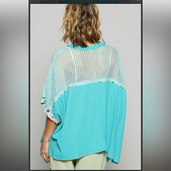 POL. 💚💚 Floral Patterned Teal Top - Picture 3 of 4